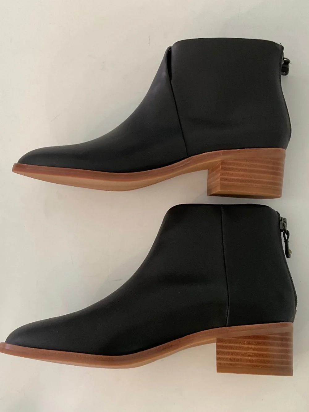 SOLUDOS Venetian Bootie in Black Leather Size  7.5 NEW